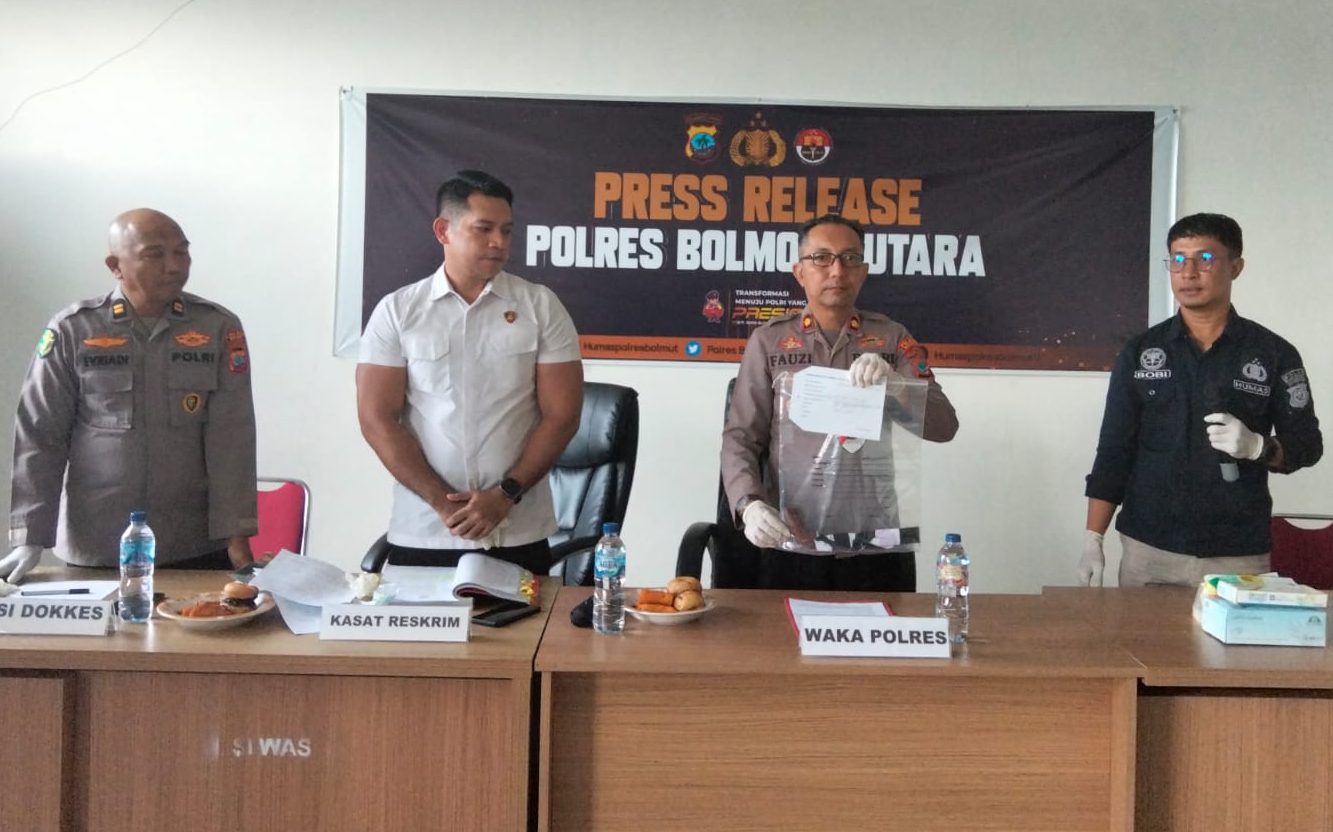Polres Bolmut mengelar konferensi pers terkait penetapan tersangka kasus kematian di tambang emas Desa Paku Selatan, Kamis (16/4/2026).(Foto : Republish.id/Jefri Rison)