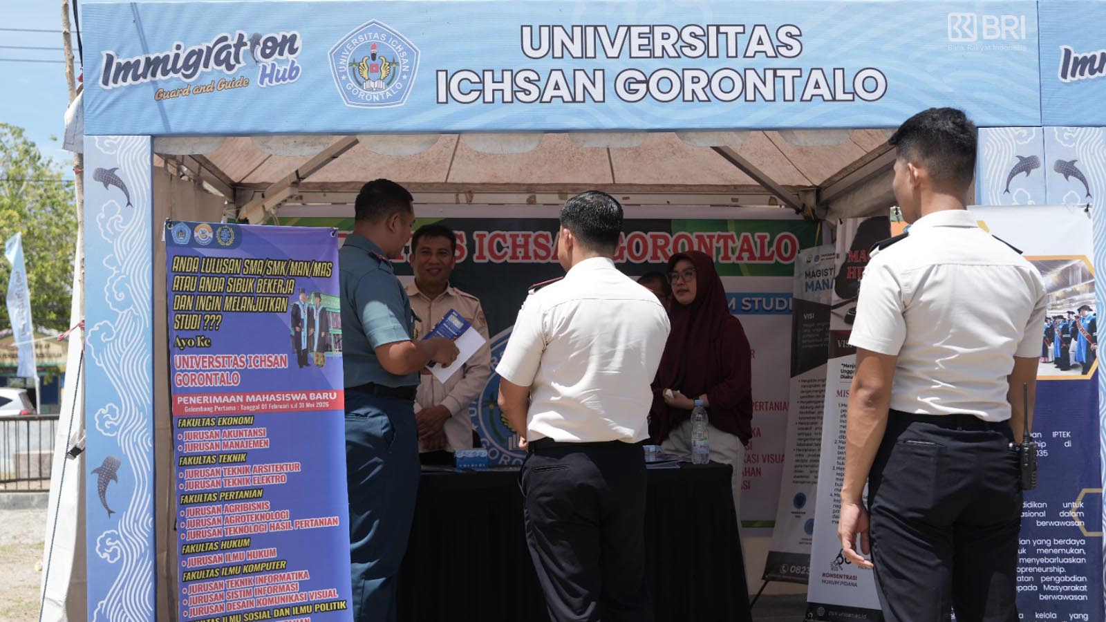 Imigrasi gorontalo saat melaksanakan program Inovasi Immigration Hub (ImiHub) di pesisir Kabila Bone, Rabu (08/04/2026).(Foto: Dok. Imigrasi Gorontalo)
