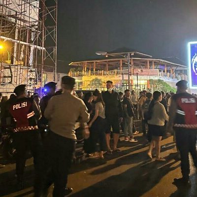 Polisi Perketat Pengamanan Pasca Kebakaran Mega Mall Manado. (Foto : Dok. Polri)