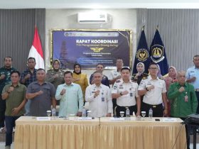 Suasana foto bersama di sela waktu Rapat Koordinasi Tim Pengawasan Orang Asing (TIMPORA) Kabupaten Gorontalo pada Kamis (7/5/2026).(Foto : Dok. Imigrasi Gorontalo)