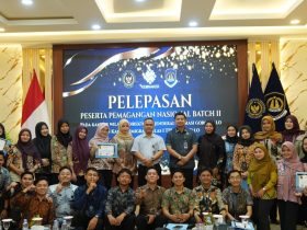 Suasana foto bersama saat pelepasan peserta Program Magang Kementerian Ketenagakerjaan (Kemnaker) Batch II, Jumat (22/05/2026).(Foto : Dok. Imigrasi Gorontalo)