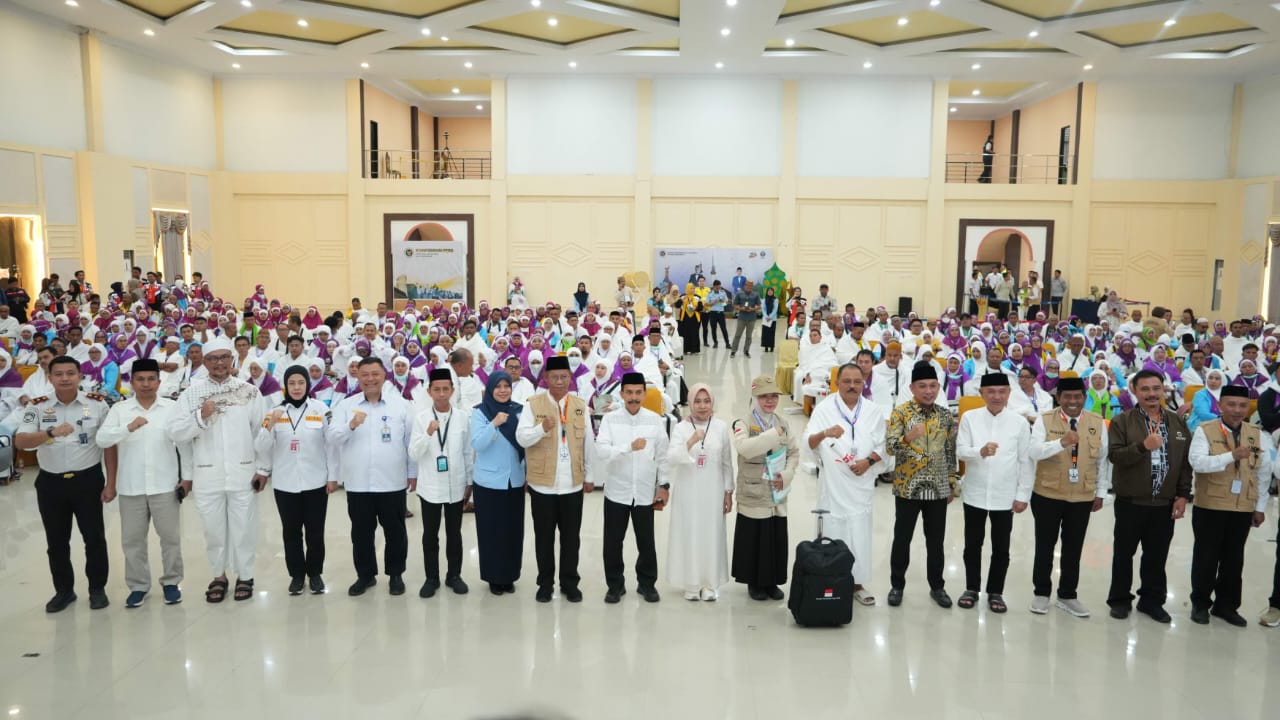 Imigrasi Gorontalo memperkuat layanan keberangkatan jamaah haji 2026 melalui optimalisasi skema Mecca Route guna mendukung proses perjalanan yang lebih cepat, tertib, dan nyaman bagi jamaah. (Foto : Dok. Imigrasi)