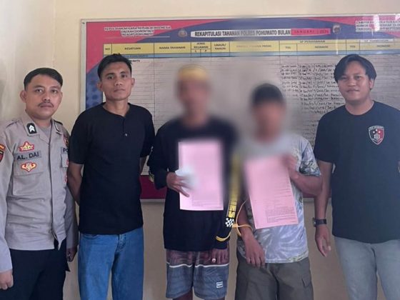 Satreskrim Polres Pohuwato melakukan penahanan terhadap dua tersangka PETI Bulangita, Pohuwato.(Foto : Dok. Polri)