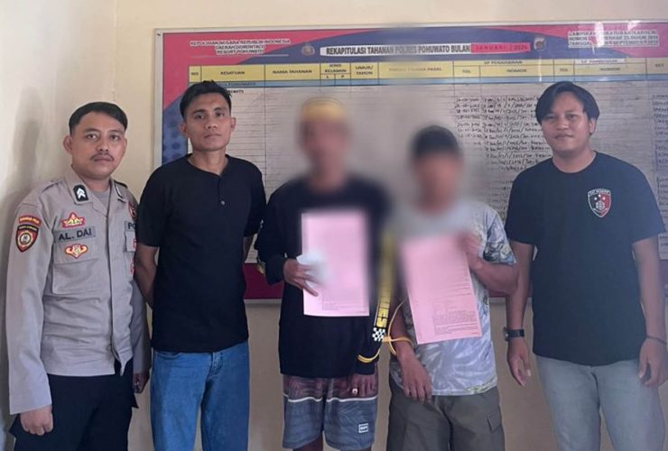 Satreskrim Polres Pohuwato melakukan penahanan terhadap dua tersangka PETI Bulangita, Pohuwato.(Foto : Dok. Polri)