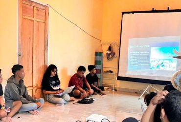 Jaring Advokasi Pengelolaan Sumber Daya Alam (JAPESDA) membentuk Sekolah Advokasi Pesisir (SADAR) di Desa Bajo.(Foto : Dok. JAPESDA)