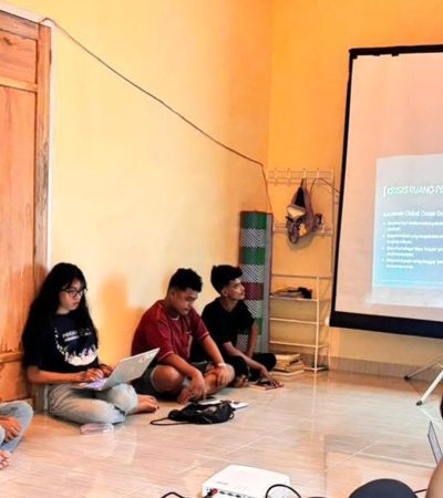 Jaring Advokasi Pengelolaan Sumber Daya Alam (JAPESDA) membentuk Sekolah Advokasi Pesisir (SADAR) di Desa Bajo.(Foto : Dok. JAPESDA)