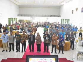 Suasana foto bersama usai pembukaan Temu Usaha Agribisnis dalam rangka Pekan Nasional (PENAS) XVII Petani dan Nelayan Tahun 2026 di Gedung Kasmat Lahay, Limboto, Kabupaten Gorontalo.(Foto : Dok. Ist.)