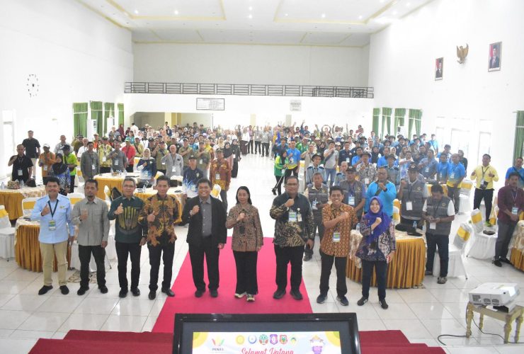 Suasana foto bersama usai pembukaan Temu Usaha Agribisnis dalam rangka Pekan Nasional (PENAS) XVII Petani dan Nelayan Tahun 2026 di Gedung Kasmat Lahay, Limboto, Kabupaten Gorontalo.(Foto : Dok. Ist.)