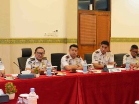 Imigrasi Gorontalo bersama Komisi I DPRD Kabupaten Pohuwato membahas penguatan sinergi pengawasan orang asing serta optimalisasi pelayanan keimigrasian di wilayah Gorontalo.(Foto : Dok. Imigrasi)